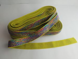Резина с люрексом, ширина 2,1 см.
